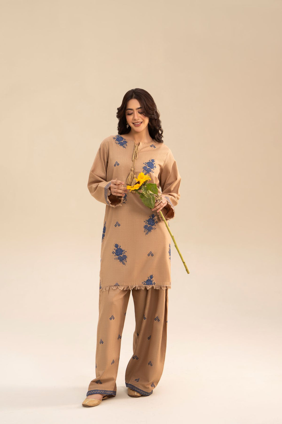 REEZA LAWN SET( FARSHI SHALWAR )