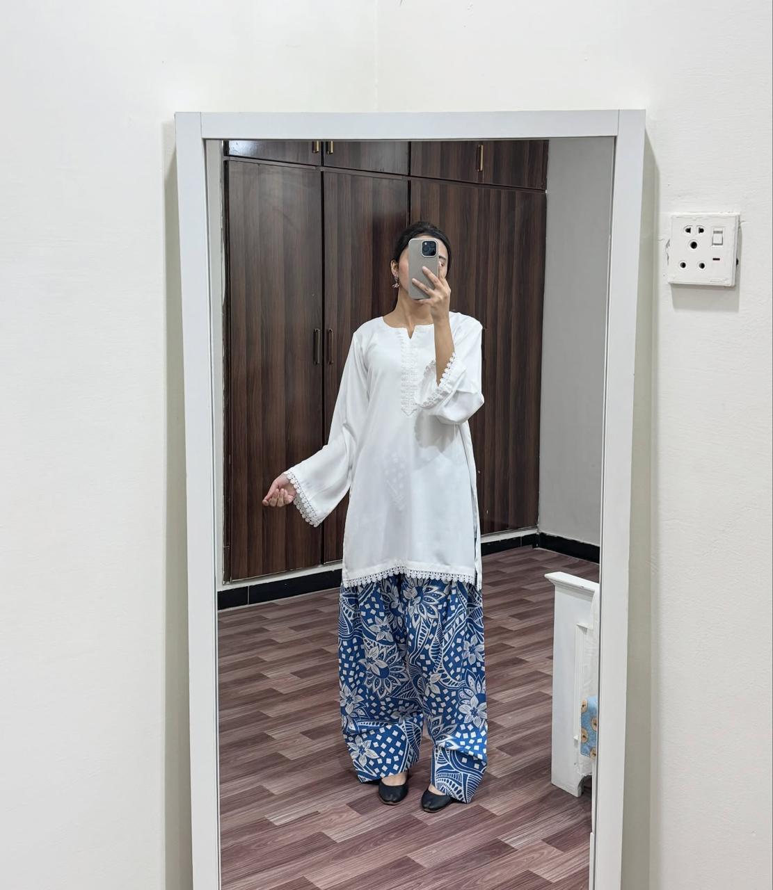 BLUE/WHITE SET ( FARSHI SHALWAR )